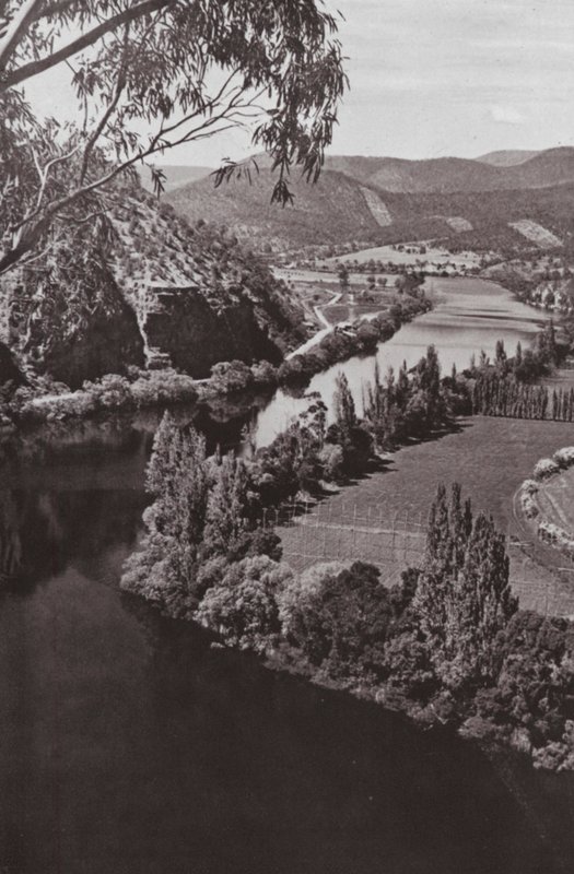 Rio Derwent perto de New Norfolk, Tasmânia (foto a/b) de Photographer Australian