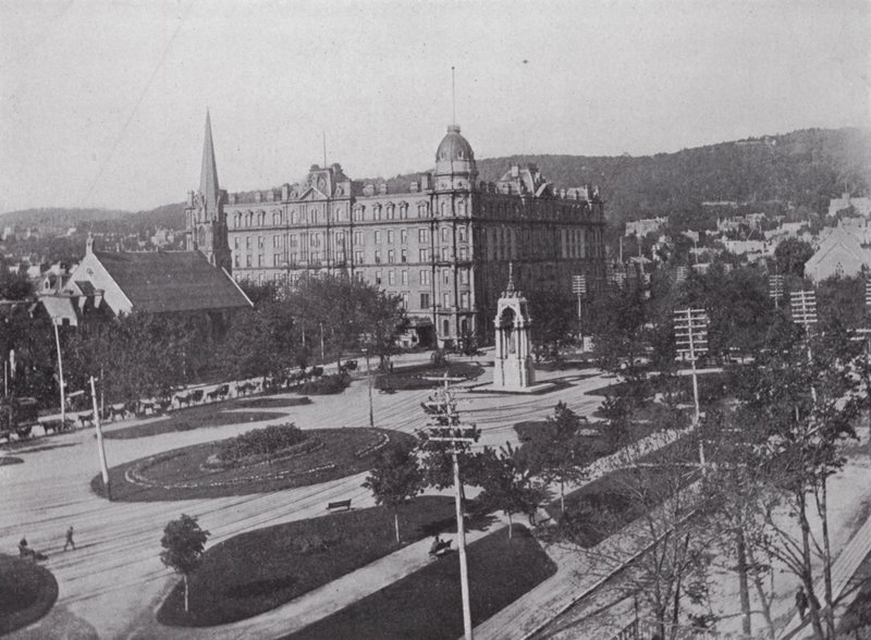 Dominion Square e Windsor Hotel, Montreal (foto a p/b) de Photographer Canadian