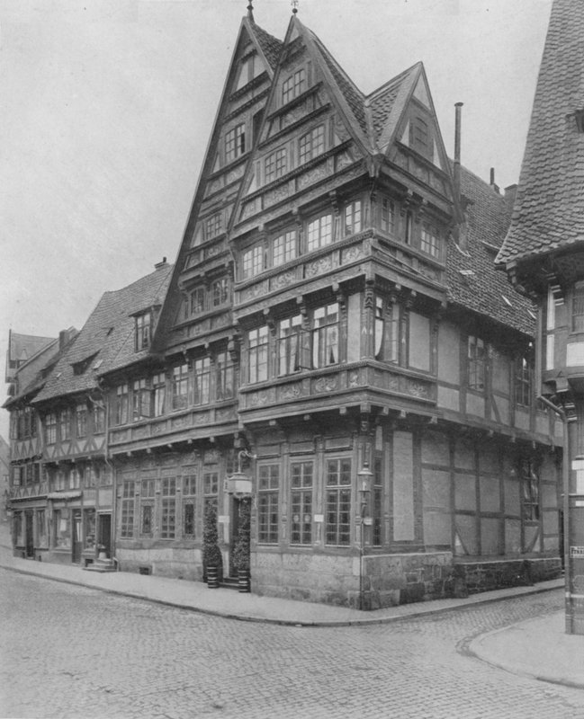 Antiga casa alemã em Der Osterstrasse (foto a p/b) de Photographer German
