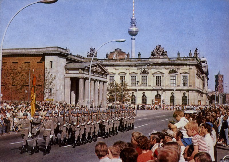 Berlim, a capital da República Democrática Alemã (foto a cores) de Photographer German