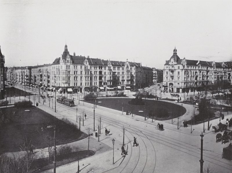 Charlottenburg, Praça Savigny (foto a p/b) de Photographer German
