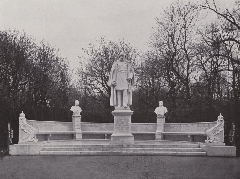 Monumento Na Avenida da Vitória, Wilhelm O Grande (foto a p/b) de Photographer German