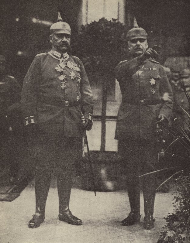 O marechal-de-campo von Hindenburg e o general Ludendorff, comandantes do exército alemão (litografia a cores) de Photographer German
