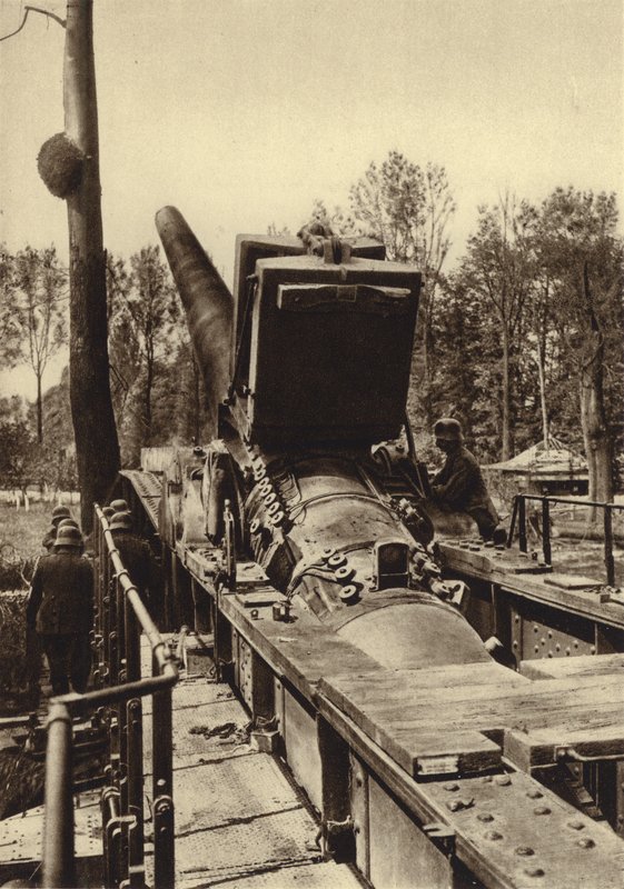 Canhão ferroviário alemão de 380 mm do tipo utilizado nos bombardeamentos de Verdun e Dunquerque, França, Primeira Guerra Mundial de Photographer German