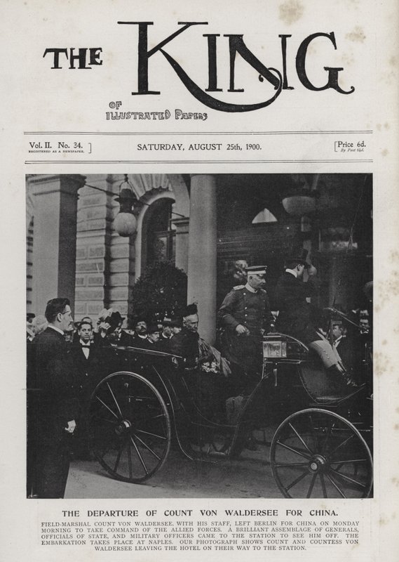 Alfred von Waldersee, marechal de campo alemão, partiu de Berlim para comandar a força expedicionária internacional contra os Boxers na China, Agosto de 1900 (foto a p/b) de Photographer German
