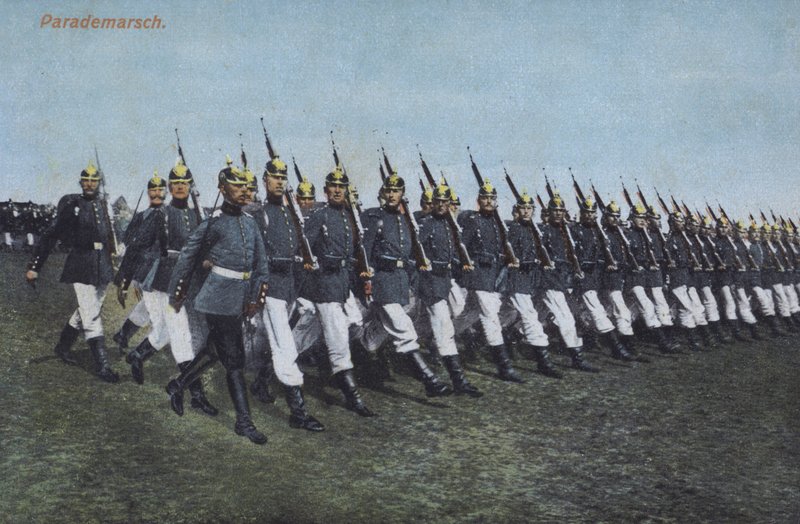 Soldados de infantaria do exército alemão marchando em desfile (foto) de Photographer German