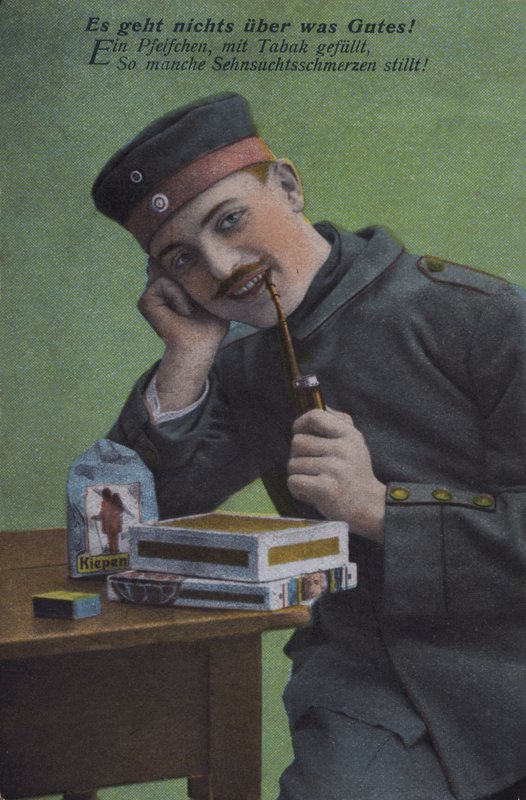 Soldado alemão fumando seu cachimbo (foto colorida) de Photographer German