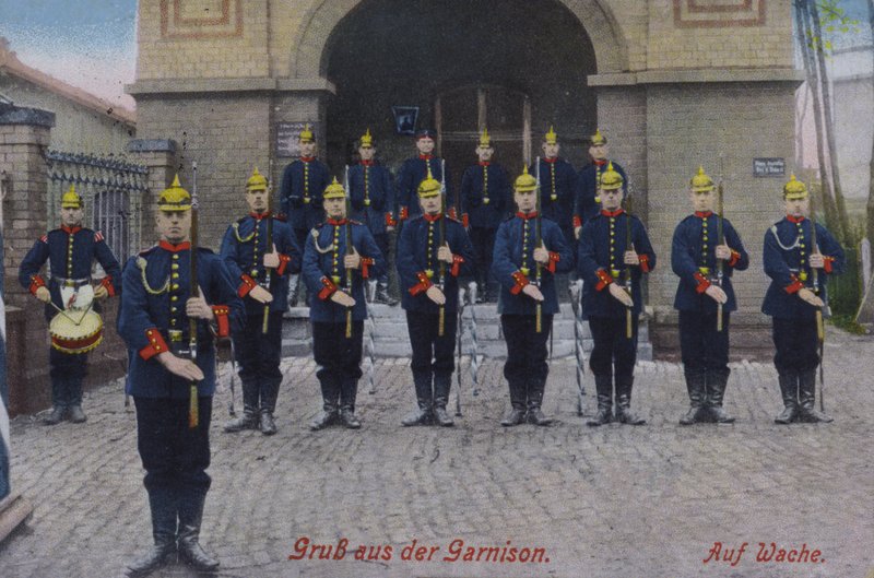 Soldados alemães em serviço de guarda (foto colorida) de Photographer German