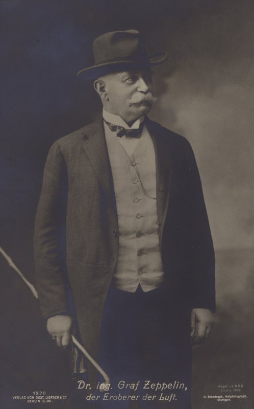 Graf Ferdinand von Zeppelin, designer e construtor de aeronaves alemão (foto a p/b) de Photographer German