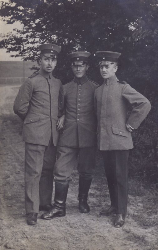 Grupo de três soldados do exército alemão (foto a p/b) de Photographer German