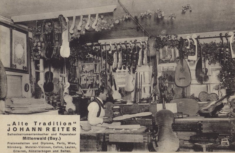 Johann Reiter, fabricante e reparador de instrumentos de corda, Mittenwald, Baviera (foto a p/b) de Photographer German
