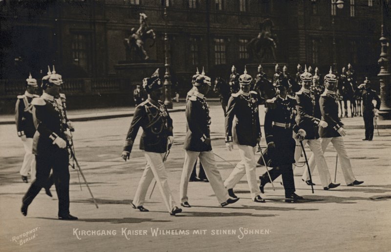 Kaiser Wilhelm II e seus filhos (foto a p/b) de Photographer German