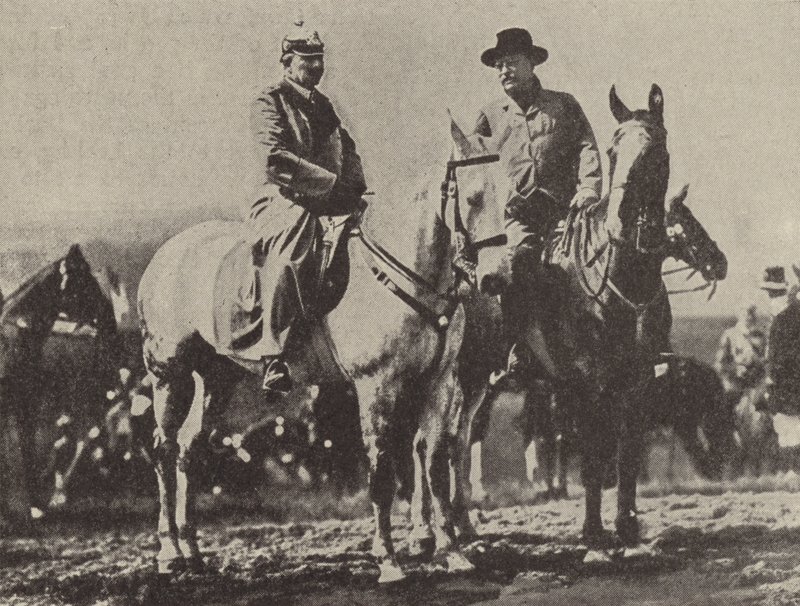 Kaiser Wilhelm II da Alemanha e o presidente americano Theodore Roosevelt observando o exército alemão em manobras de Photographer German