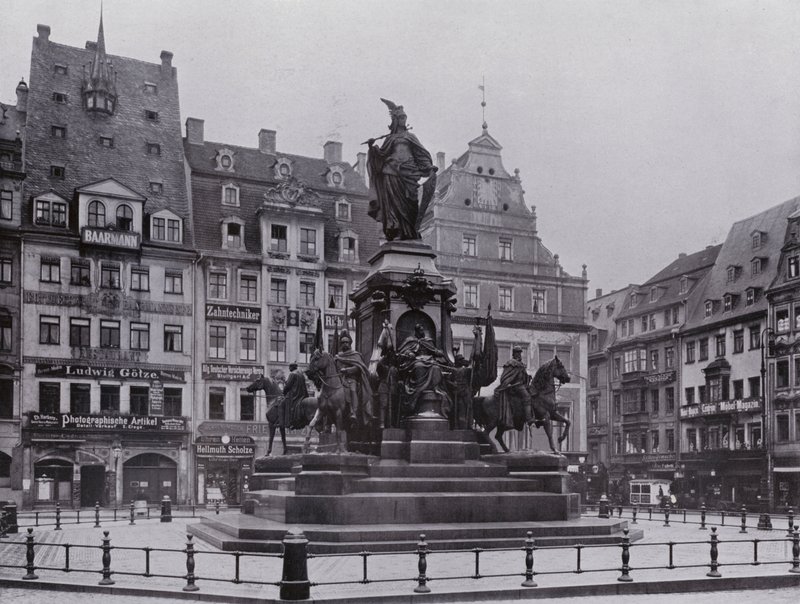 Leipzig: Monumento da Vitória (foto a p/b) de Photographer German