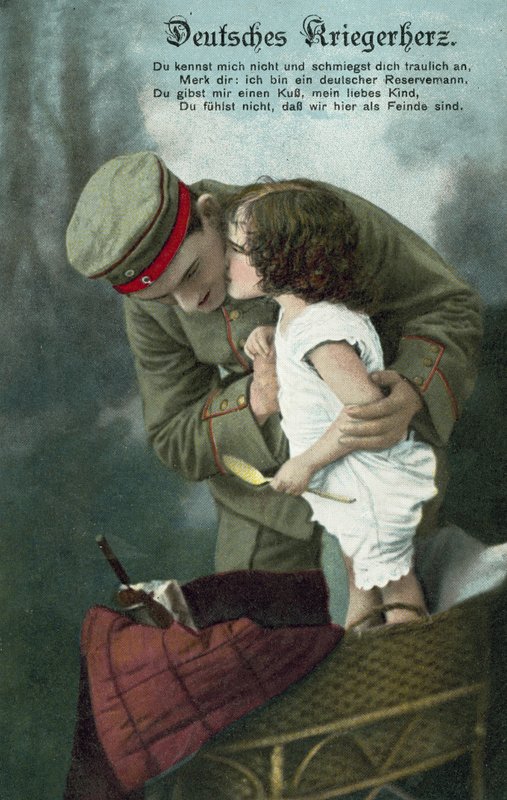 Menina a beijar um soldado alemão (foto a cores) de Photographer German
