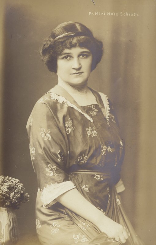 Mizi Marx Schroth, cantora de ópera alemã (foto a p/b) de Photographer German