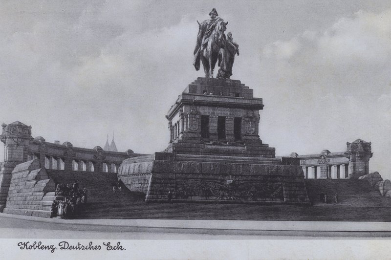 Monumento a Kaiser Wilhelm I, Deutsches Eck, Koblenz, Alemanha (foto a p/b) de Photographer German