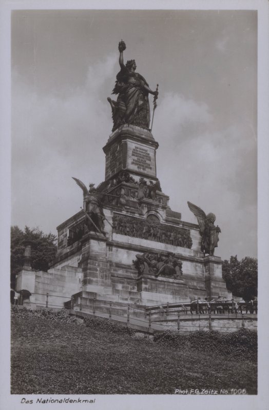 Nationaldenkmal, monumento comemorativo da unificação da Alemanha, Rudesheim am Rhein, Hesse (foto a p/b) de Photographer German