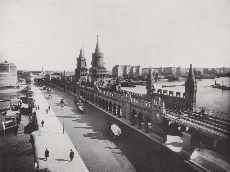 Oberbaum-Brucke With The Hochbahn (foto a p/b) de Photographer German