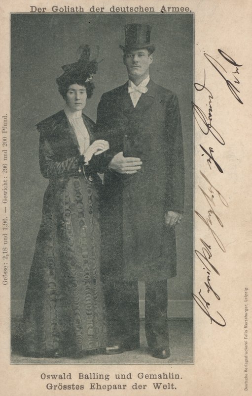 Oswald Balling e sua esposa, o casal mais alto do mundo (foto a p/b) de Photographer German