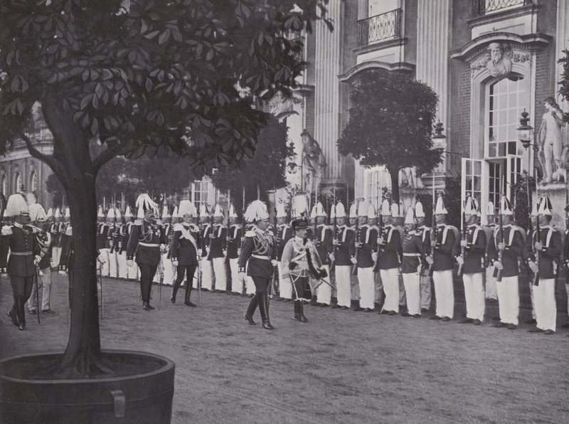 Potsdam, Recepção do Príncipe pelo Imperador no Palácio Novo (foto a p/b) de Photographer German