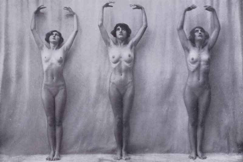 O corpo belo, cultura física para mulheres (fotografia a preto e branco) de Photographer German