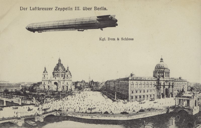 Zeppelin LZ III sobrevoando Berlim (foto a p/b) de Photographer German