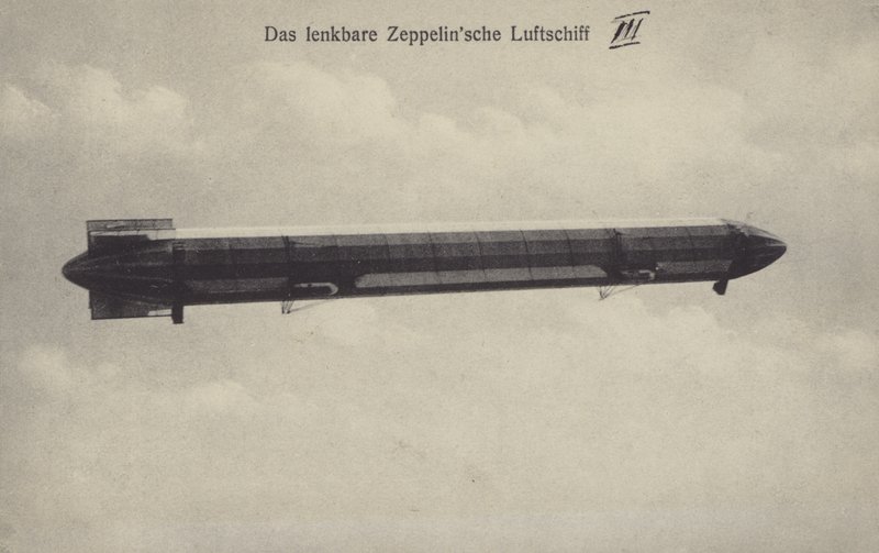 Zeppelin LZ III em vôo (foto a p/b) de Photographer German