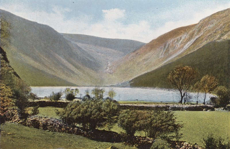 Irlanda: Upper Lake, Glendalough, County Wicklow (foto colorida) de Photographer Irish