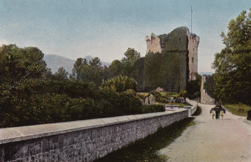 Sul da Irlanda: Ross Castle, Killarney (foto colorida) de Photographer Irish