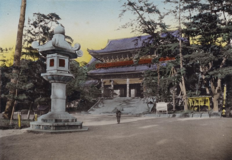 Japão, c.1912: Templo Budista Chionin, uma das seitas mais influentes do Japão (foto) de Photographer Japanese