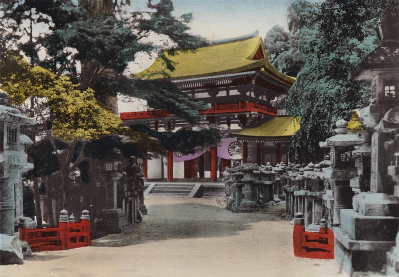 Japão, c.1912: Templo Kasuga Shinto fundado em 767, em Nara, perto de Kyoto (foto) de Photographer Japanese