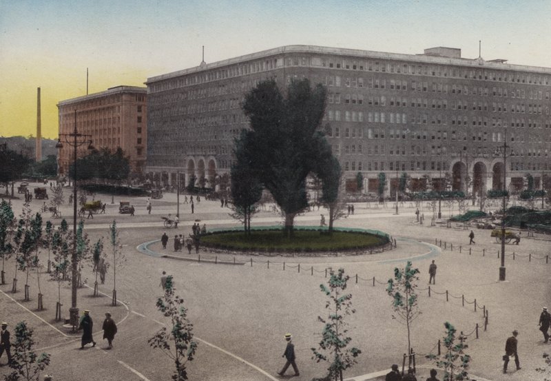Japão, c.1912: Edifício Marunouchi, Tóquio (foto) de Photographer Japanese