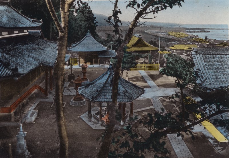 Japão, c.1912: Miidera, uma das 8 vistas de Ohmi, perto de Kyoto (foto) de Photographer Japanese
