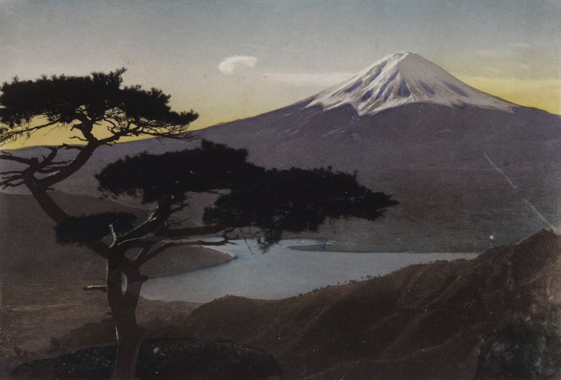 Japão, c.1912: Passe Mount Fuji de Misaka (foto) de Photographer Japanese
