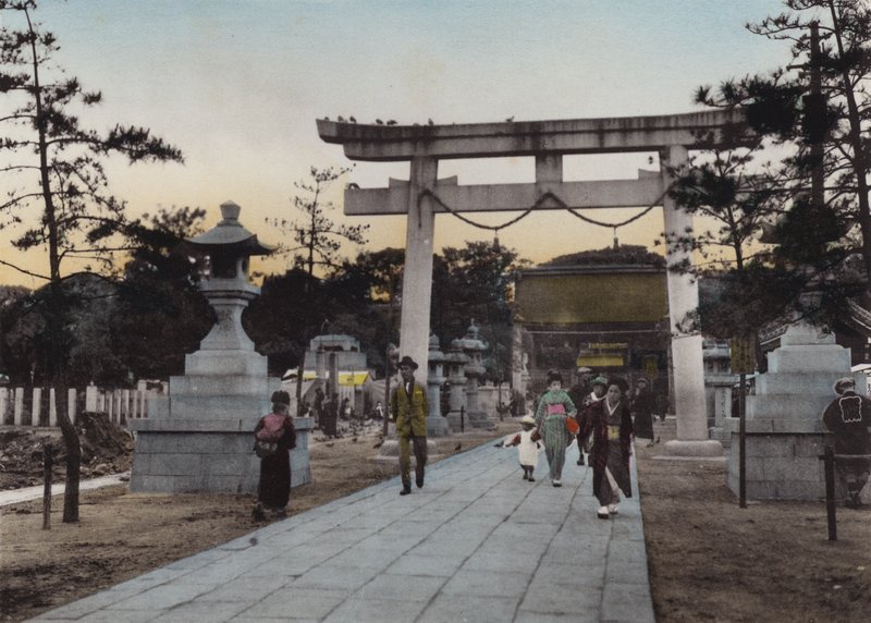 Japão, c.1912: Santuário de Nanko, Kobe (foto) de Photographer Japanese
