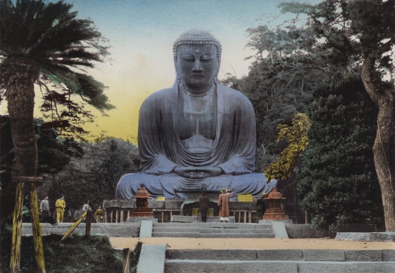 Japão, c.1912: O Daibutsu mais fino, ou Grande Buda em Kamakura data de 1252 Altura 49 pés e 7 in, De trem a 50 minutos de Yokohama (foto) de Photographer Japanese