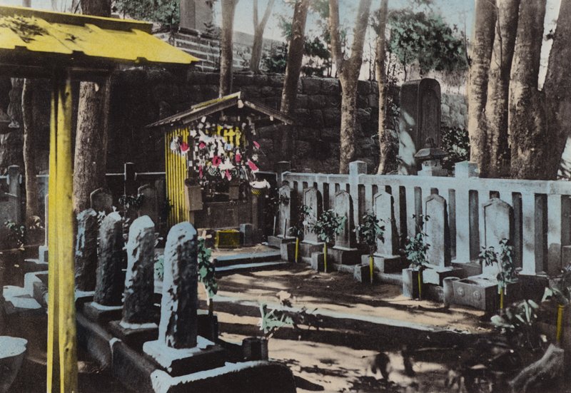 Japão, c.1912: Túmulo de 47 Rohnin em Sangakuji, Tóquio (foto) de Photographer Japanese