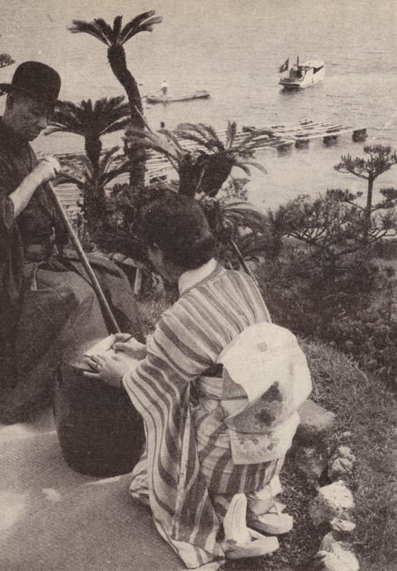 Empresário japonês e sua secretária tomando notas curtas (foto a p/b) de Photographer Japanese