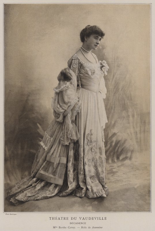 Berthe Cerny como Jeannine na decadência de Reutlinger Studio
