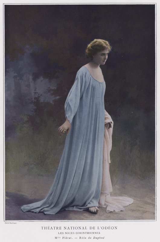 Marie-Therese Pierat como Daphne em Les Noces Corinthiennes (foto colorida) de Reutlinger Studio