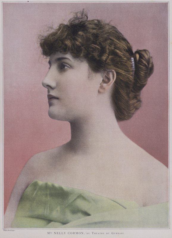 Nelly Cormon, atriz francesa (foto colorida) de Reutlinger Studio
