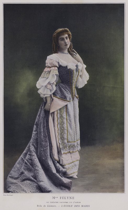 Renee Felyne como Leonore na escola dos Maris (foto colorida) de Reutlinger Studio