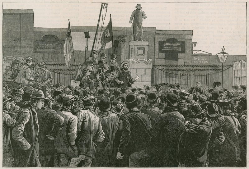 A grande greve dos trabalhadores das docas no East End: Sr. John Burns, abordando os homens em greve nos portões das docas leste e oeste da Índia de Robert Barnes