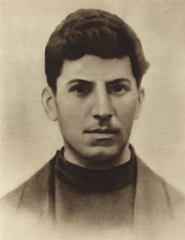 Joseph Stalin, aos 17 anos, enquanto frequentava o seminário de Tbilisi, Geórgia, 1896 de Russian Photographer