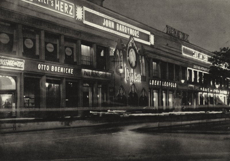 Berlim: Praça Augusta Viktoria (foto a p/b) de Sasha Stone