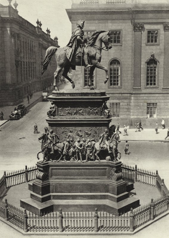 Berlim: Denkmal Friedrichs des Grossen; Monumento de Frederico o Grande (foto a p/b) de Sasha Stone