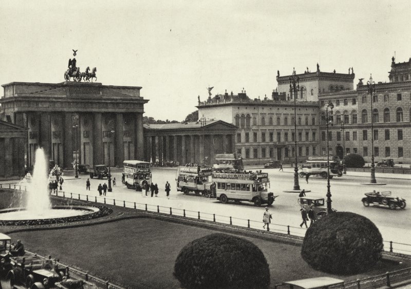 Berlim: Pariser Platz (foto a p/b) de Sasha Stone