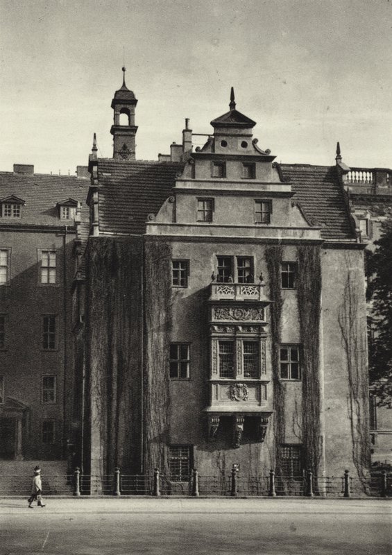 Berlim: Schloss-Apotheke (foto a p/b) de Sasha Stone