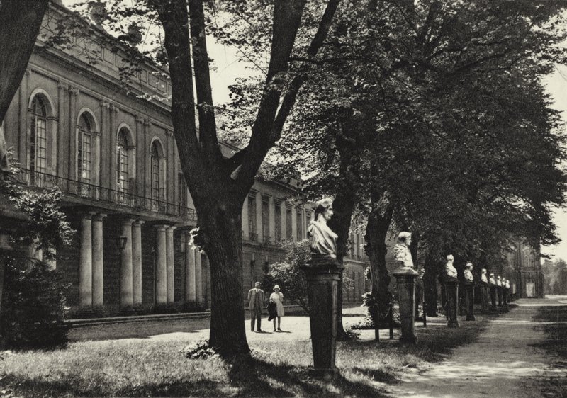 Berlim: Palácio Charlottenburg, Garden Front; Palácio Charlottenburg, Garden Front (foto a p/b) de Sasha Stone